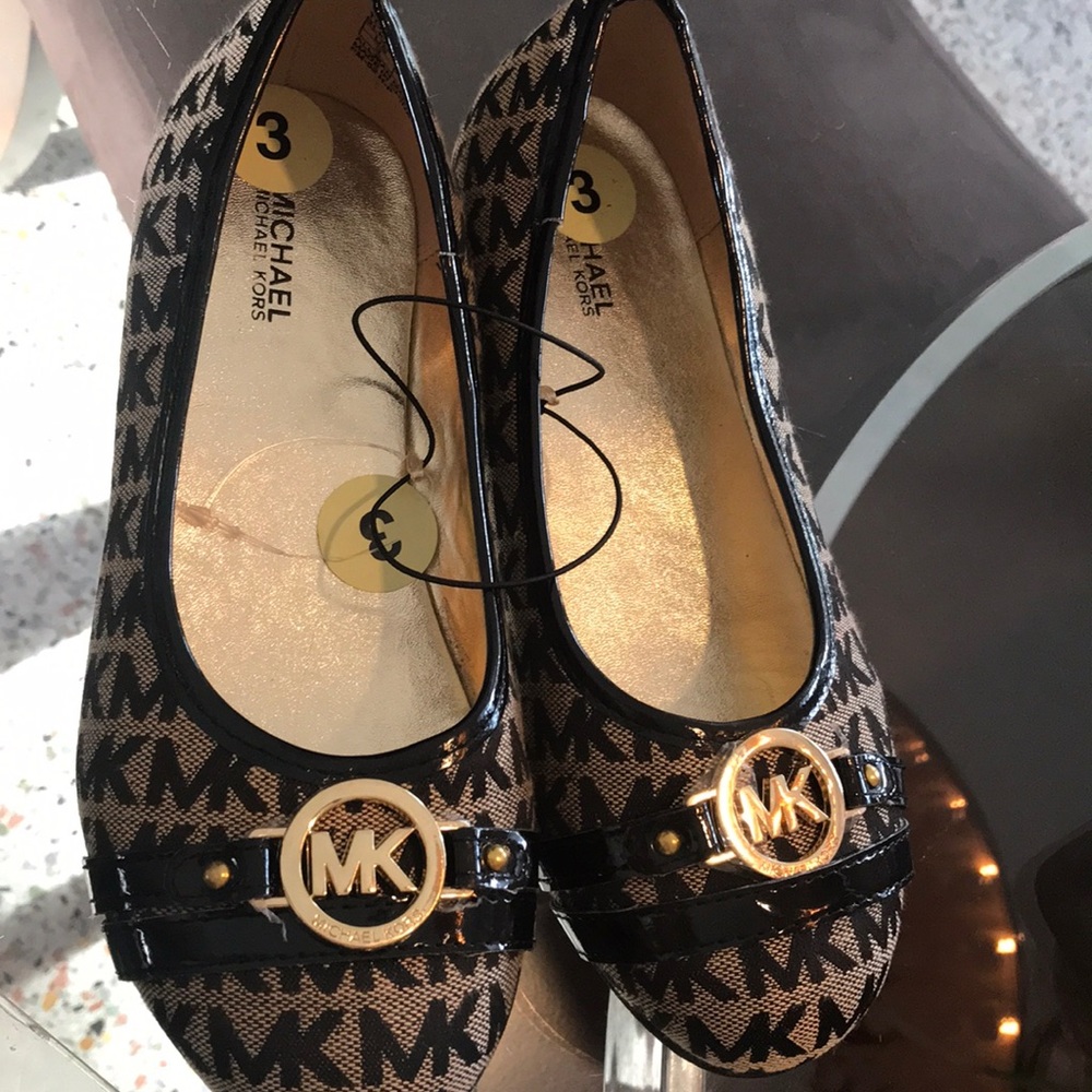 Michael Kors flats girls